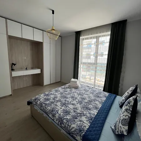 Eva By The Sea * 康斯坦察